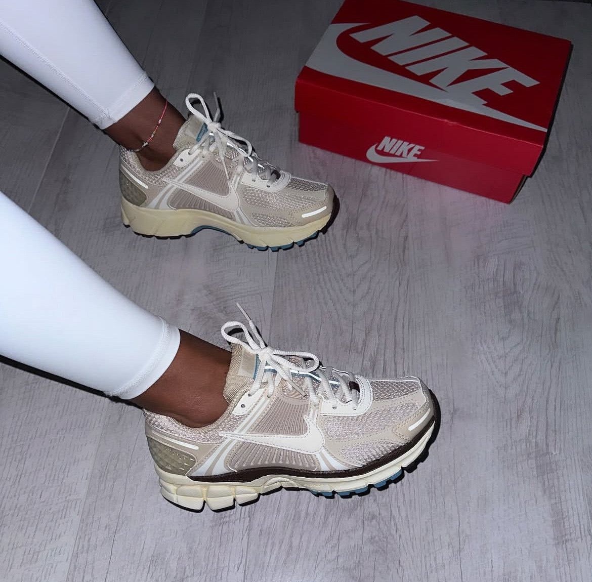 AIR ZOOM VOMERO 5 OATMEAL