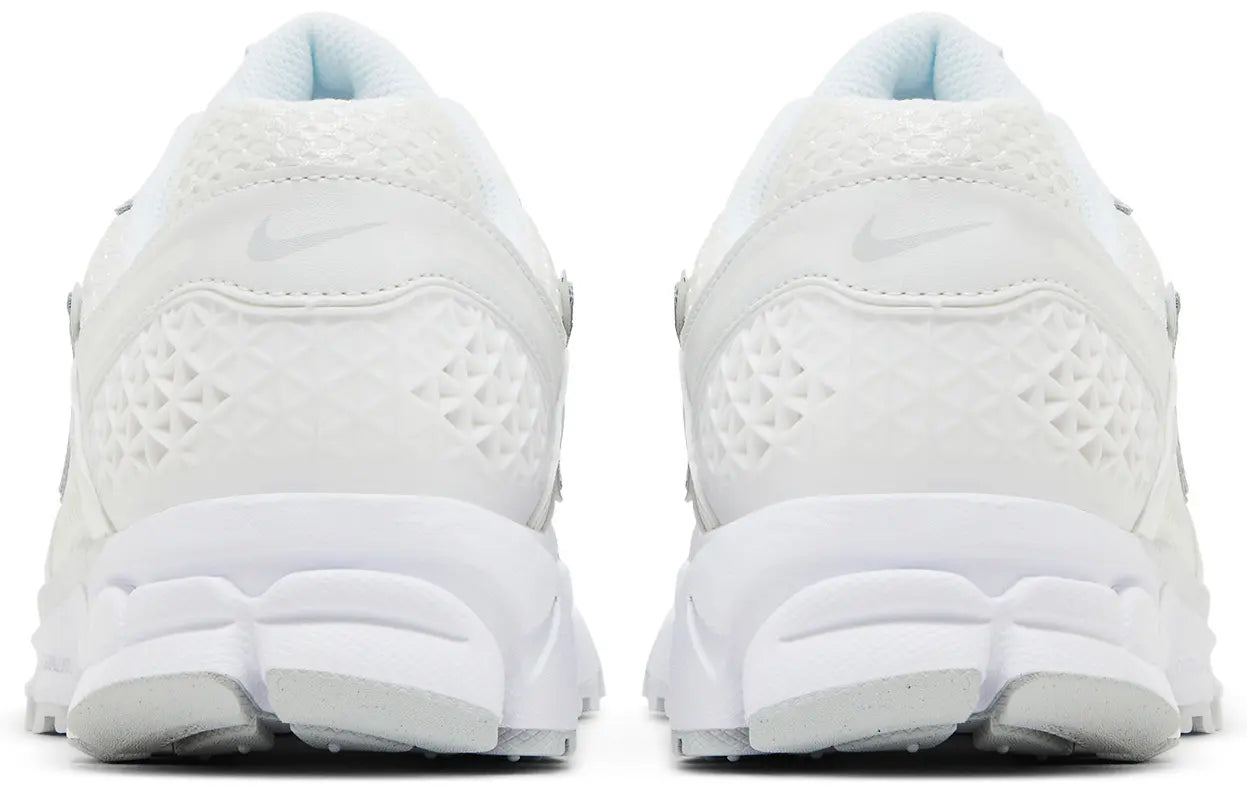 AIR ZOOM VOMERO 5 CHROME TOE