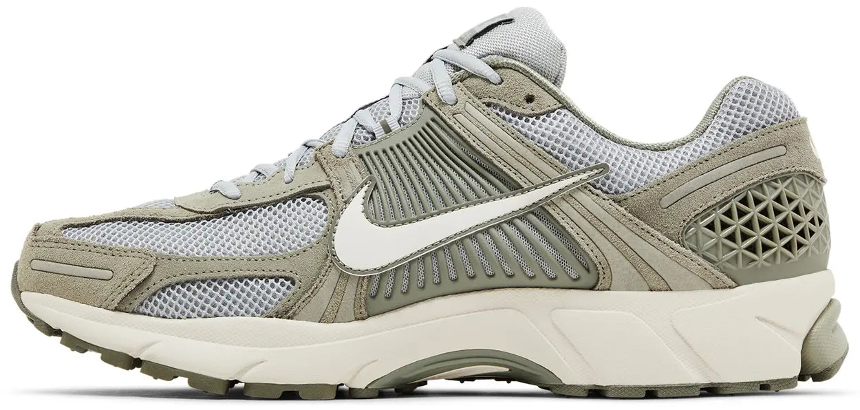 AIR ZOOM VOMERO 5 DARK STUCCO