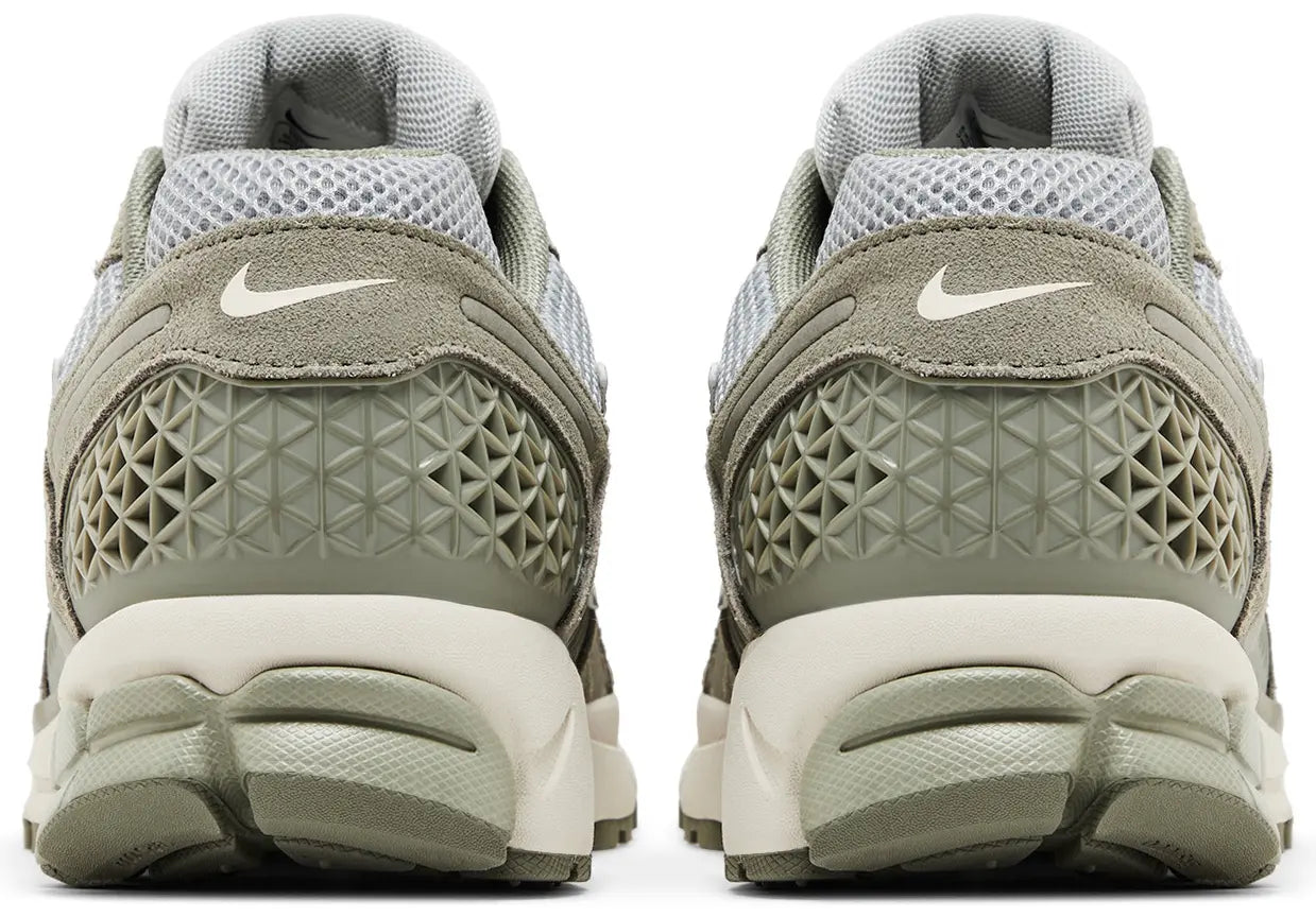 AIR ZOOM VOMERO 5 DARK STUCCO