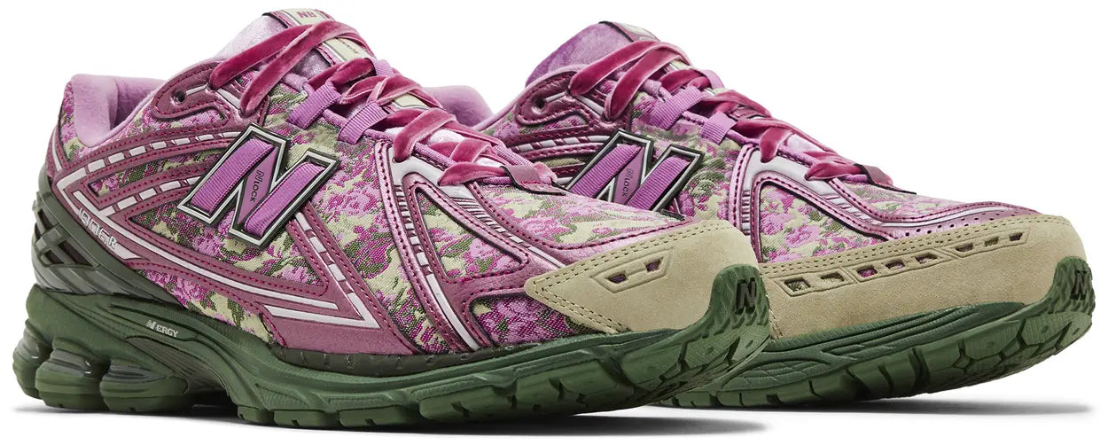 1906R X JACK HARLOW ROSE RUNNER