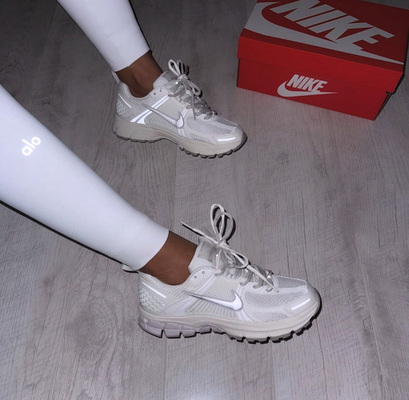 ZOOM VOMERO 5 METALLIC SILVER-VAST GREY