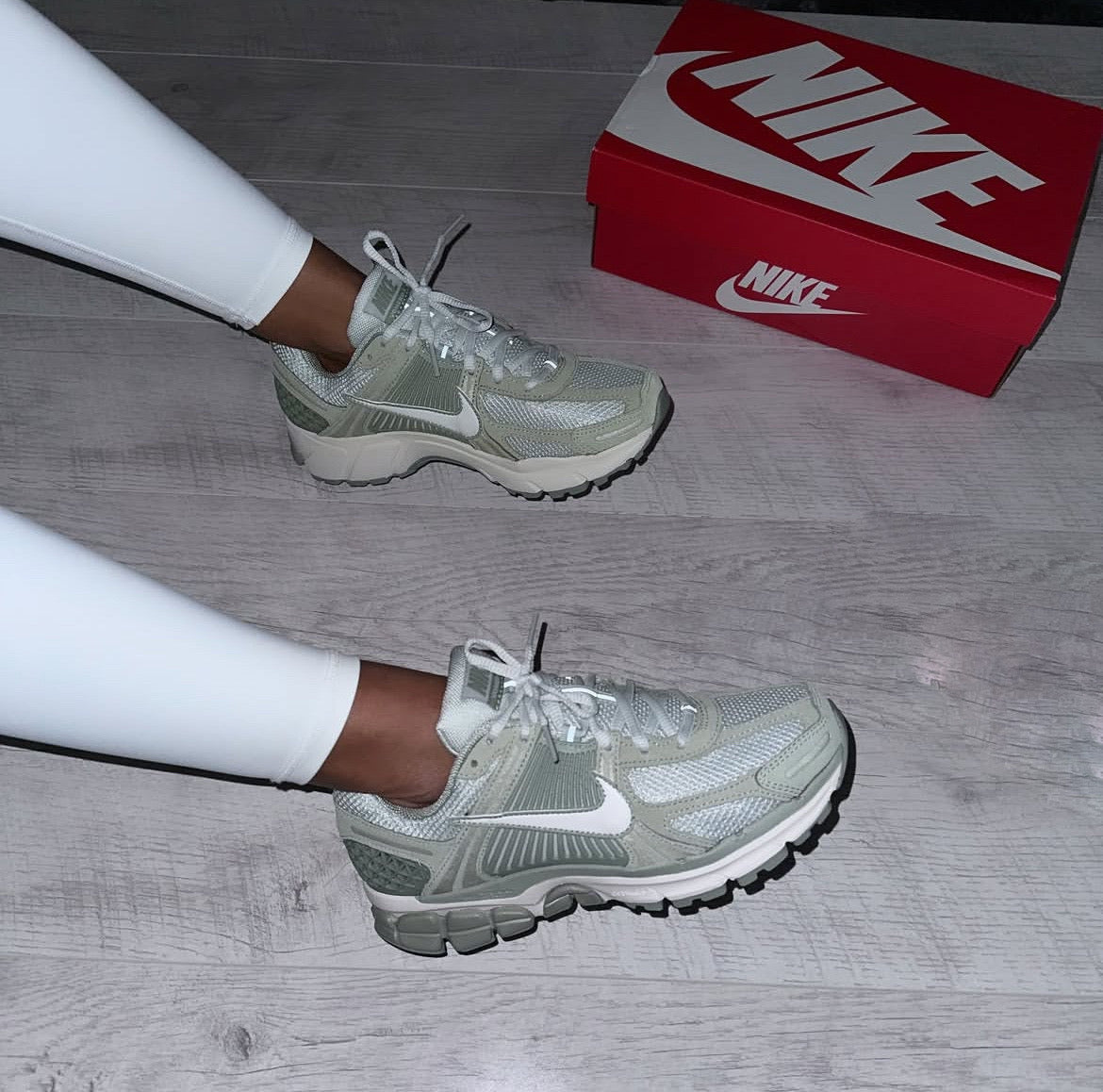 AIR ZOOM VOMERO 5 DARK STUCCO