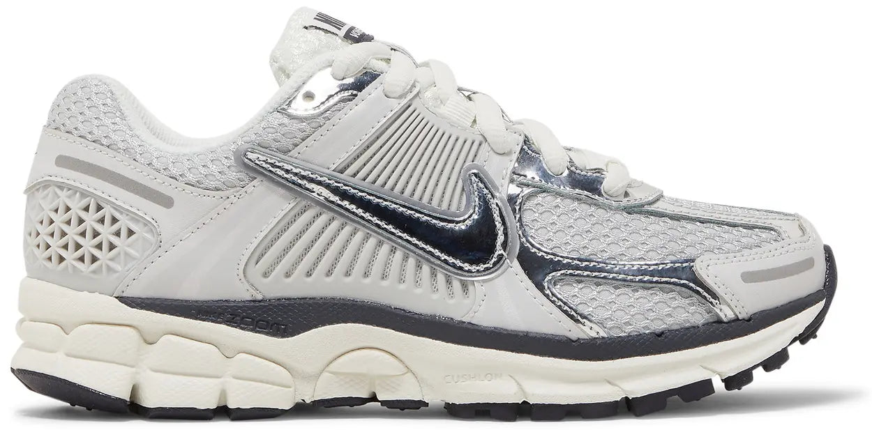 AIR ZOOM VOMERO 5 PHOTON DUST METALLIC SILVER