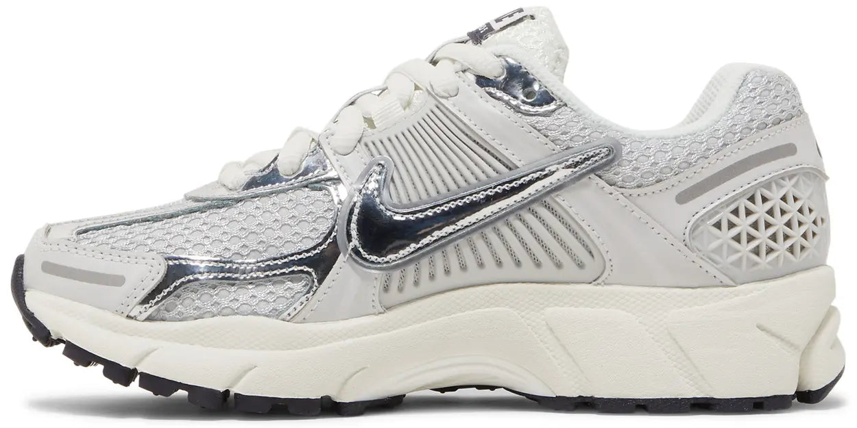 AIR ZOOM VOMERO 5 PHOTON DUST METALLIC SILVER