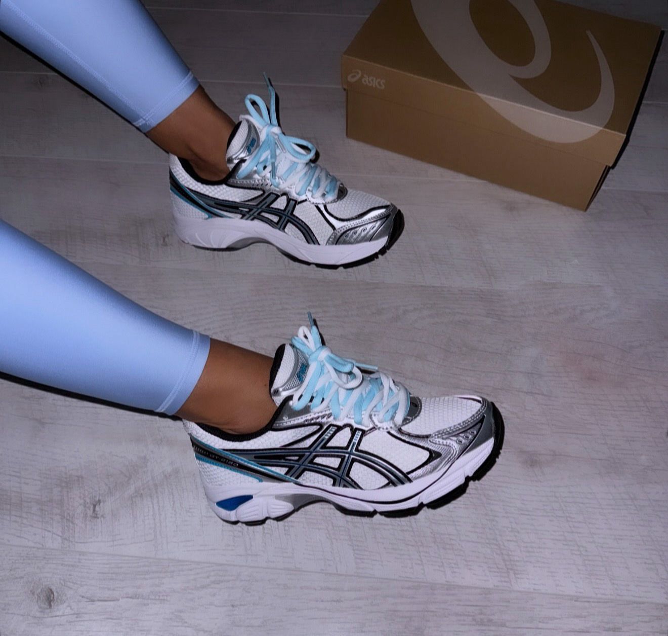 GT-2160  White Silver Blue